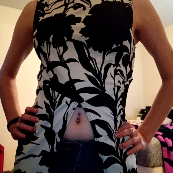 sassy Tops - Floral patterned sleeveless shirt